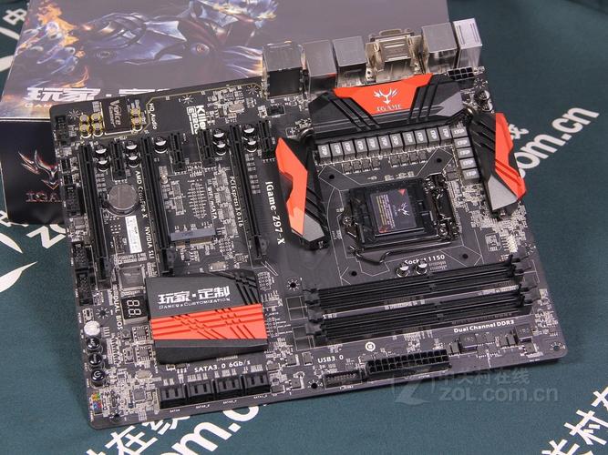 主板供电散热装甲特写