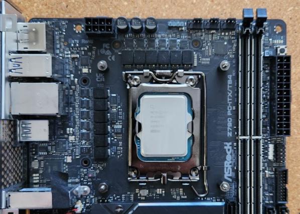 主板 VRM 散热片设计