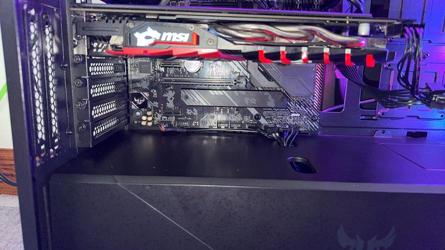 主板核心规格与接口细节