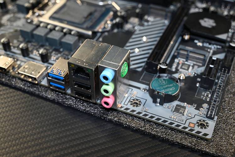 主板供电与散热设计细节