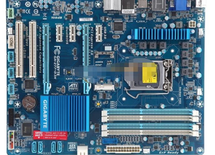 主板内存与 PCI-E 插槽规格展示