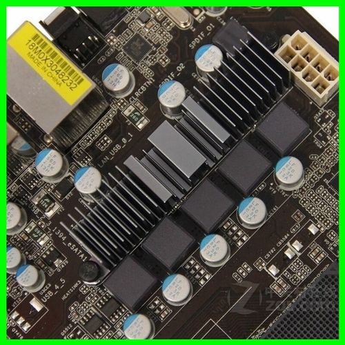 主板散热片和VRM区域