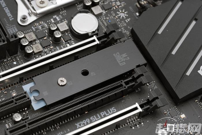 主板散热片细节