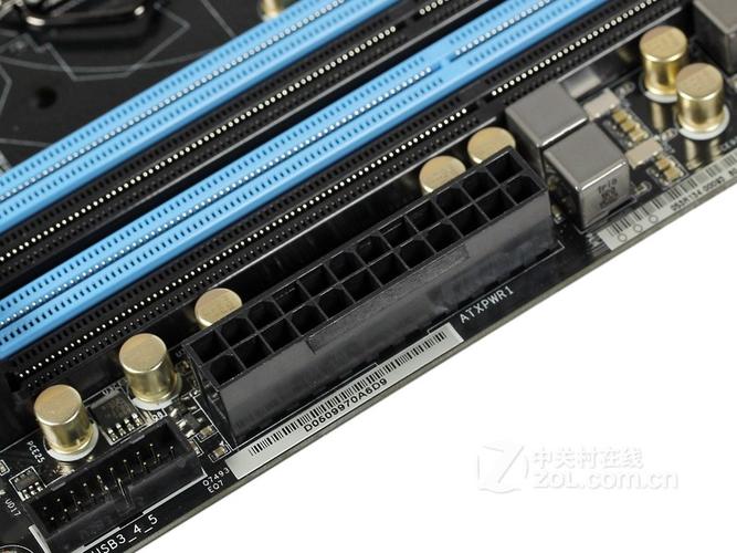 存储接口与PCIe扩展槽