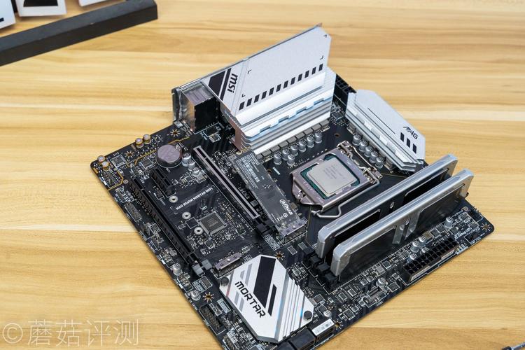 主板散热片与VRM细节