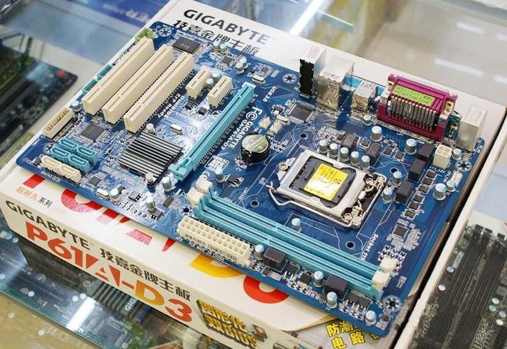 CPU 安装到主板的过程示意