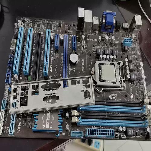 电脑硬件组装场景