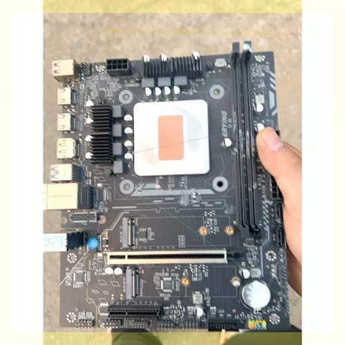 尔英 i5-12450H 主板评测：集成处理器 Micro ATX 方案的性价比之选