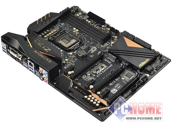 主板散热片与VRM区域