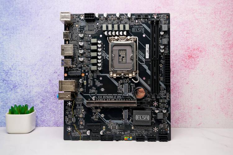 主板 CPU 插槽特写