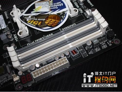 主板芯片组与插槽特写