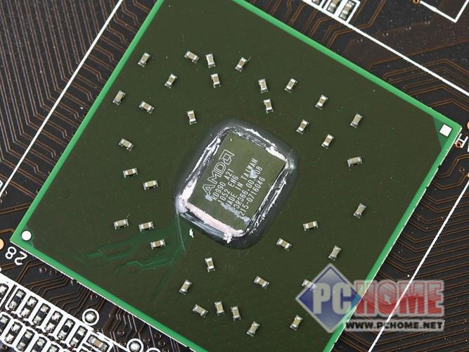 内存与PCI-E插槽布局