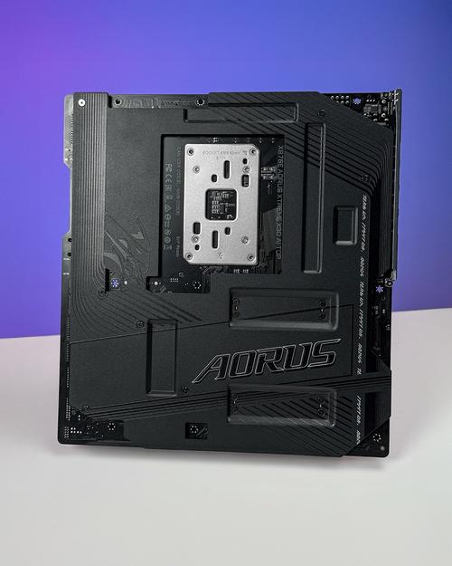 主板VRM散热器与功耗管理细节