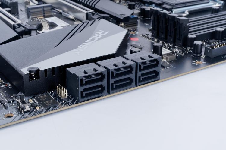 主板 CPU 插槽与供电设计