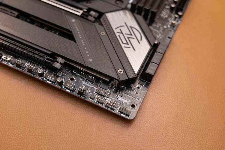 高端主板购买决策场景