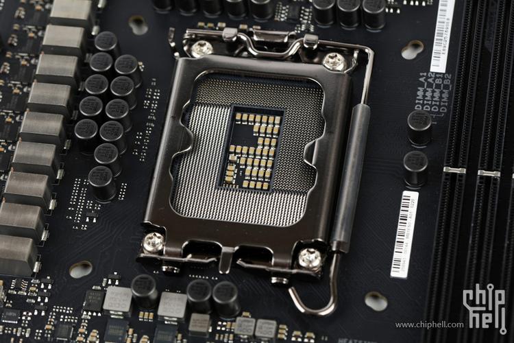 华硕ROG MAXIMUS Z790 FORMULA深度评测:Moonlight White美学与HybridChill混合散热旗舰主板