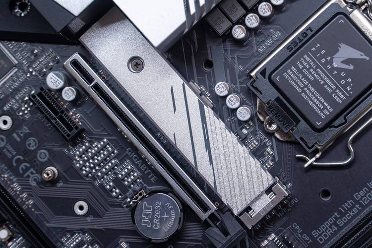 主板供电与散热模块特写