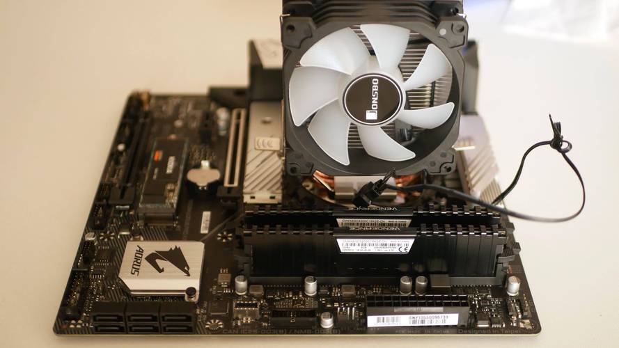 AORUS系列主板外观RGB照明展示