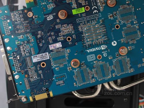 显卡芯片与显存规格特写