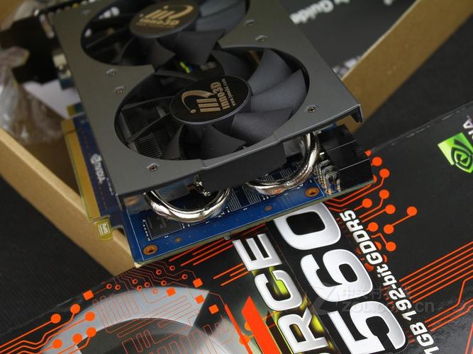 显卡安装在主板上的整体设计