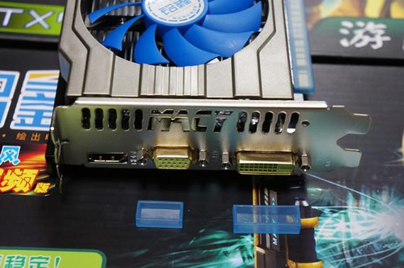 显卡公版设计近距离视图