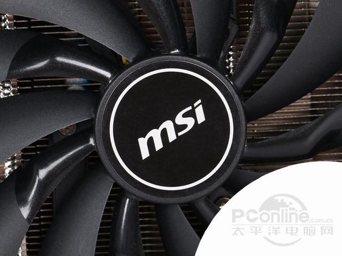 紧凑型显卡安装在机箱内