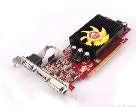 显卡安装在机箱中的外观