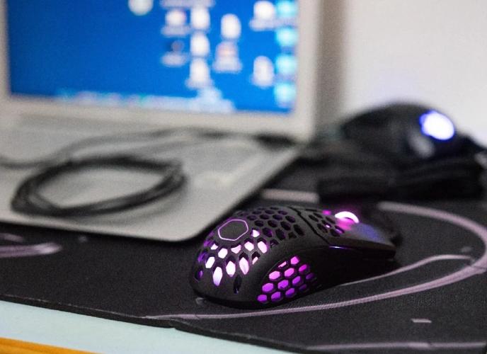 Gaming mouse in use during performance test