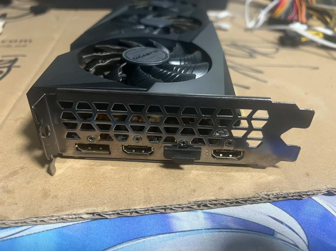 RTX 显卡电路板与接口细节