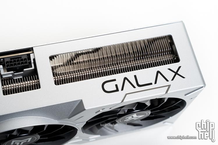 RGB灯光下高性能游戏PC