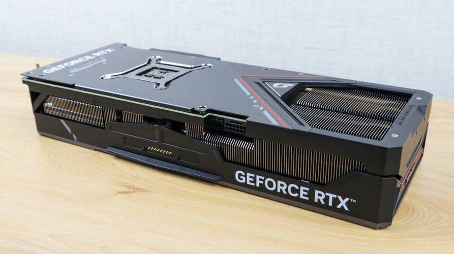 GPU 核心与显存规格展示