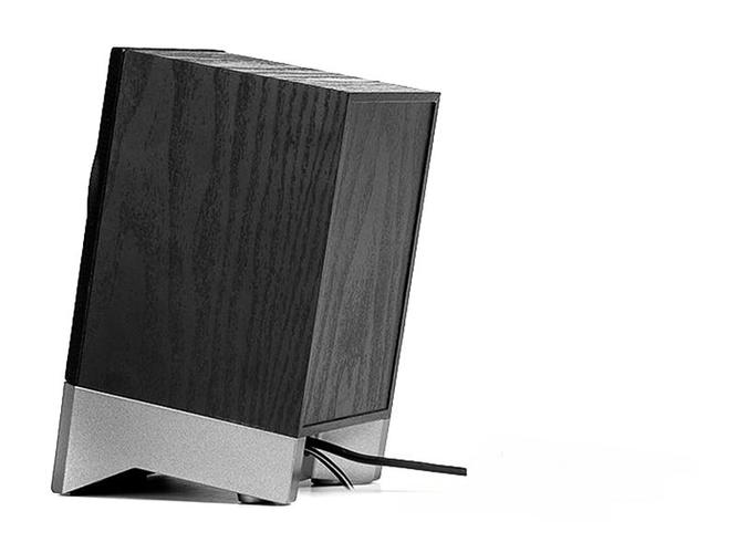 紧凑型电脑音箱桌面摆放效果