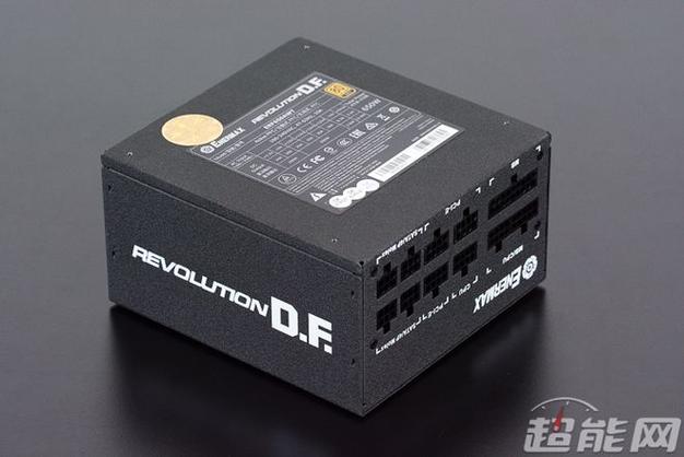 电脑电源单元与线缆细节展示