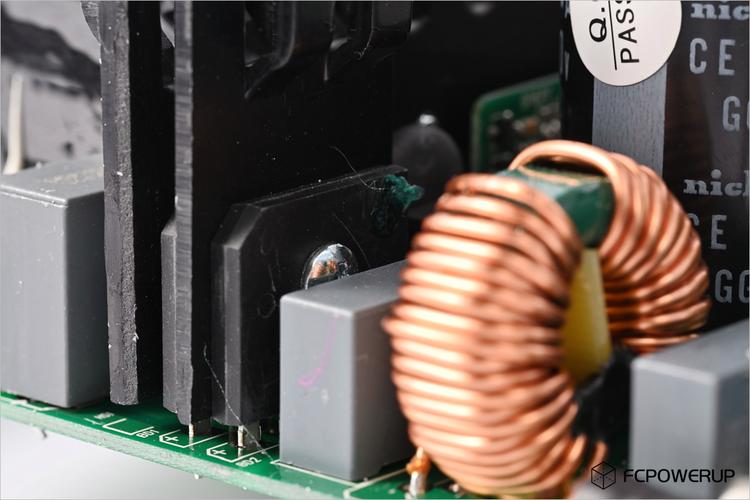 电脑内部散热与电源系统