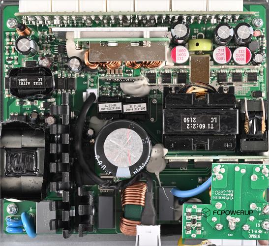 电脑硬件内部电源连接细节