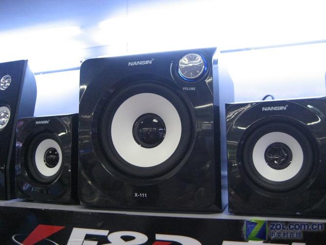 音箱背部接口与电源规格