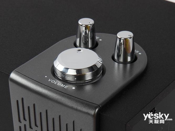 Audio processing equipment with knobs