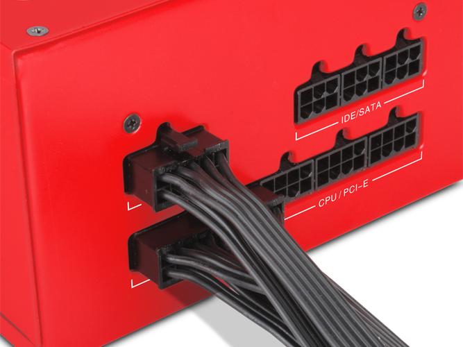 电脑电源单元与连接线缆细节