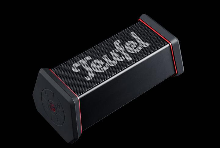 Portable speaker battery and power performance