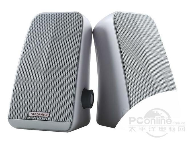 简约白色音箱摆放在电脑桌面