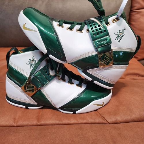 幻影黑木质音箱桌面摆放效果