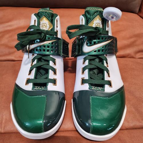 黑木音箱播放音乐性能场景