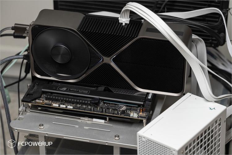 计算机 CPU 散热器与风扇组件