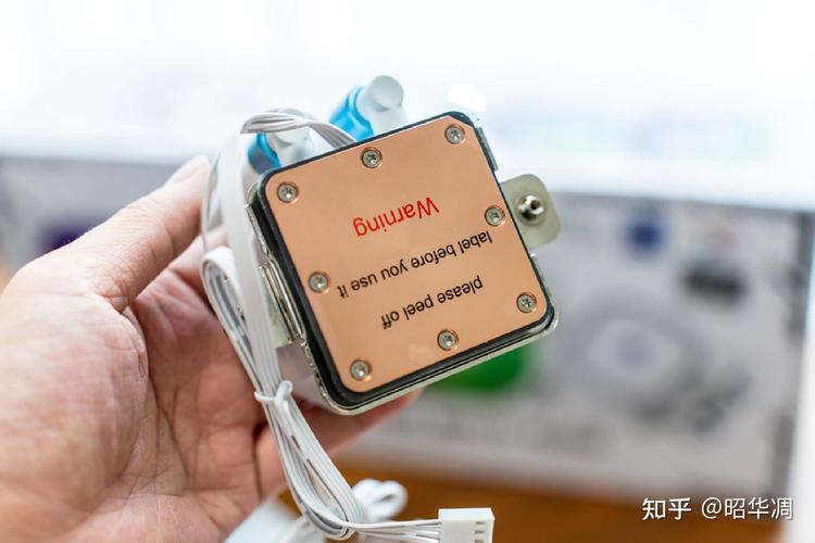 电脑电源安装场景