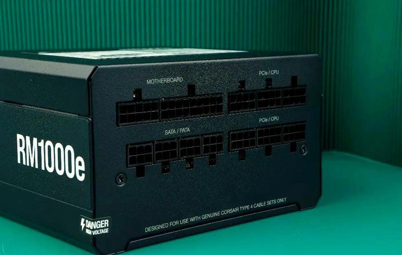 电脑电源全模组接口特写