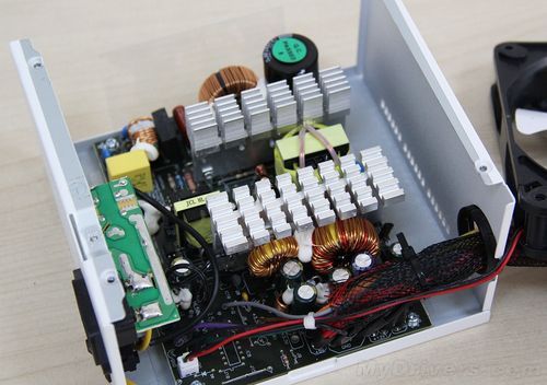 首席玩家红玫瑰400W电源评测:入门级预算电源的可靠选择