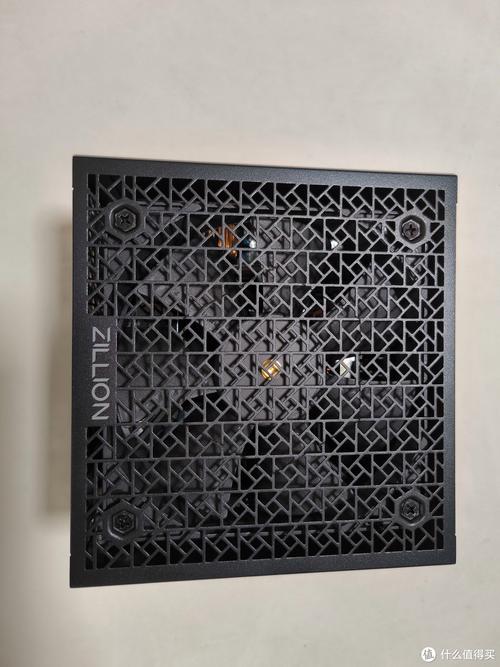 电源接口与线材配置细节