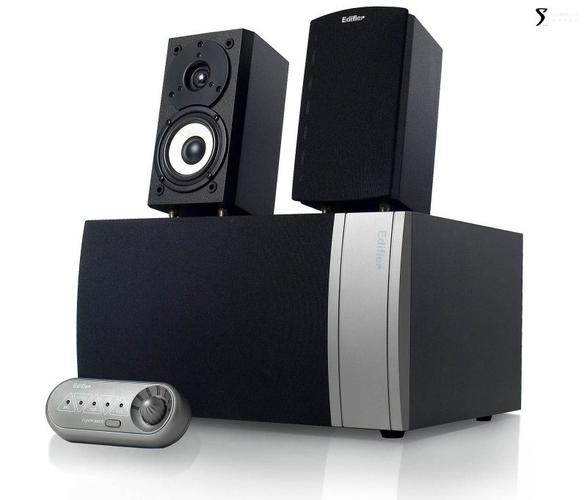 专业音频设备桌面摆放