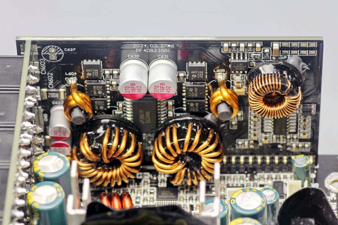 电源模组接口与线材连接细节