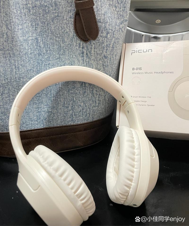 白色小音响桌面使用推荐场景